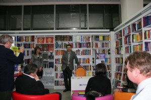 Владимир Бочков выступмл на презентации романа "Маскарад со смертью".